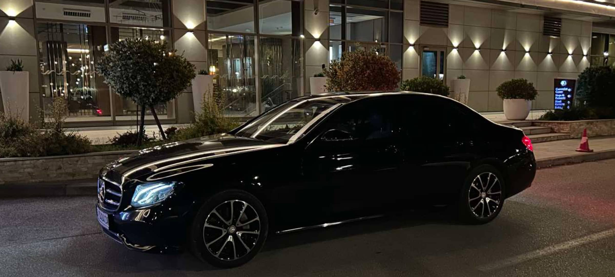 DIA Premium Lux Mercedes-Benz E-Class — front and side view