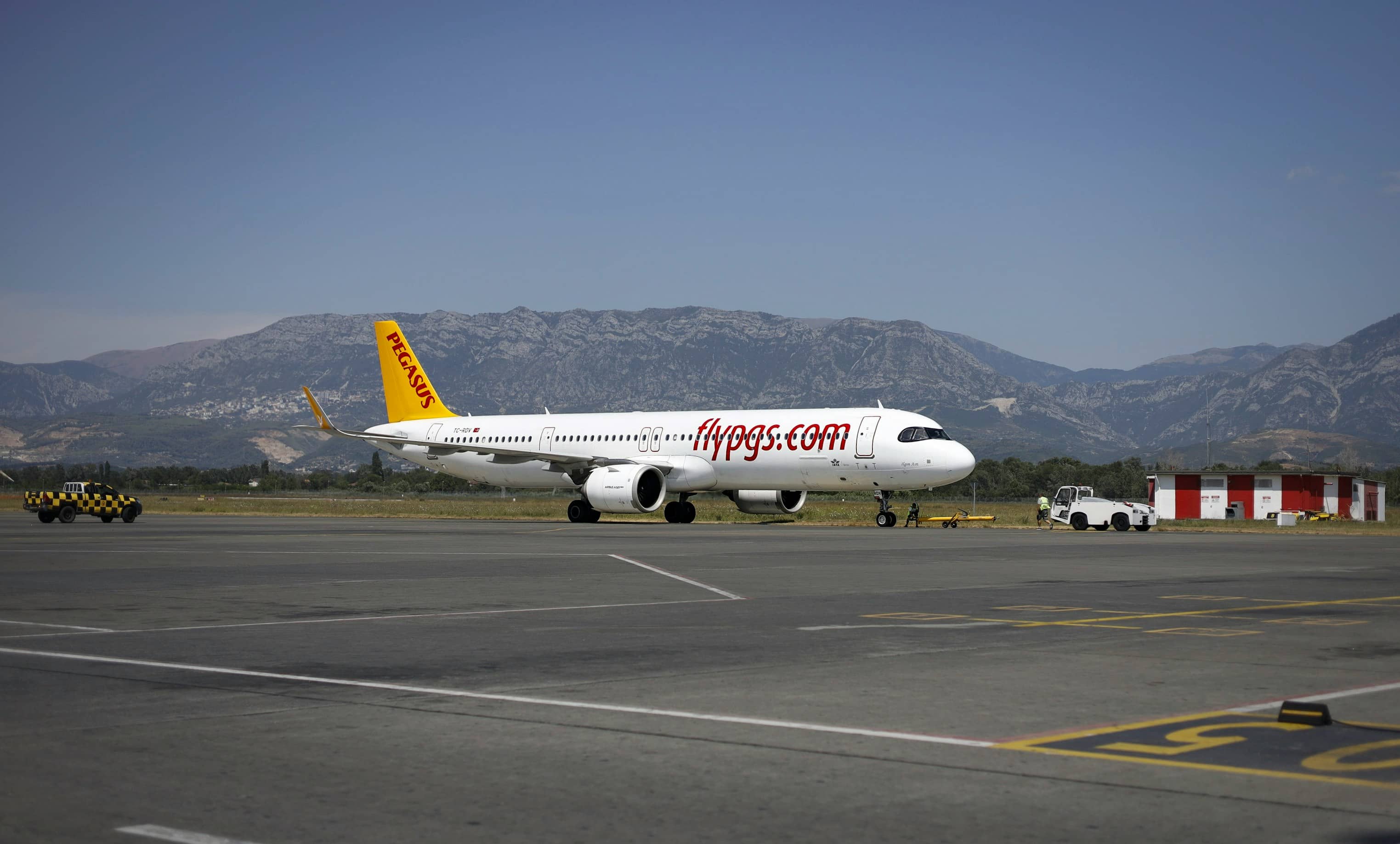 Taxi transfer: Skopje → Tirana Airport